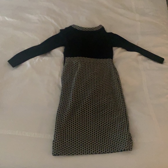 Elegant black long sleeve pattern dress - Picture 2 of 3